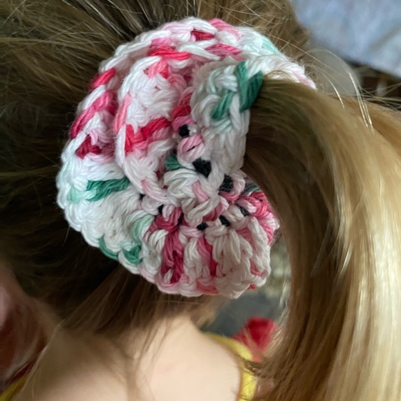 Crochet hair scrunchie - Picture 3 of 3